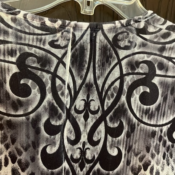 One World long sleeved shrug. Size Small NWT - Picture 9 of 10